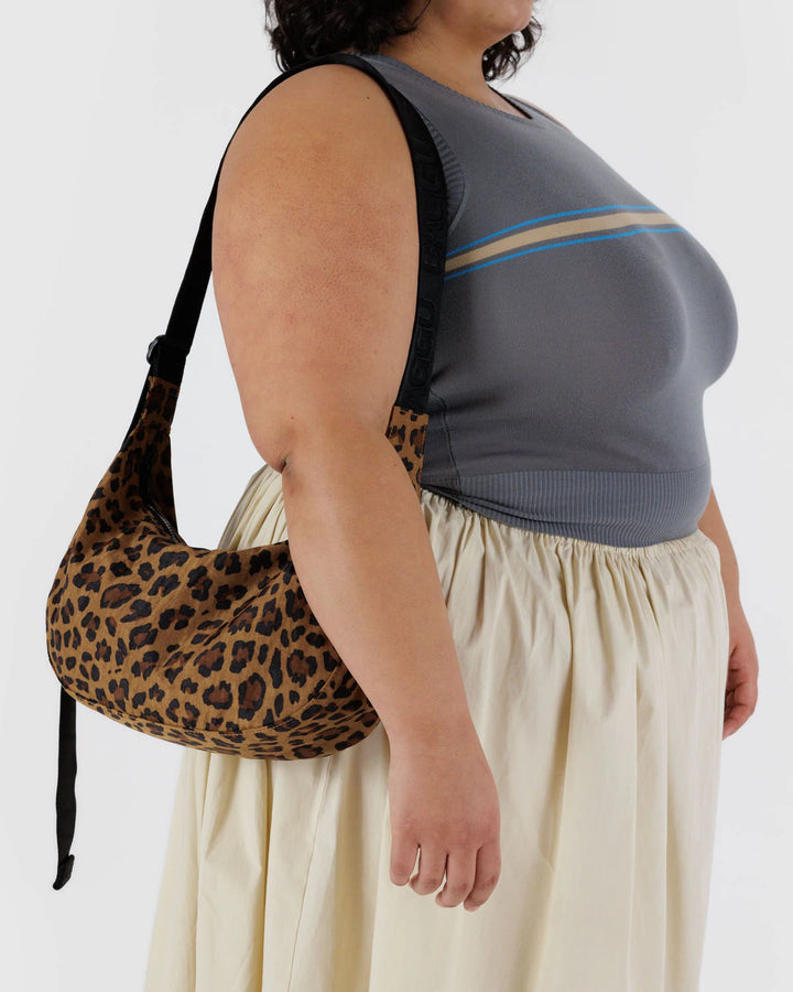 Baggu- Medium Crescent Bag in Leopard