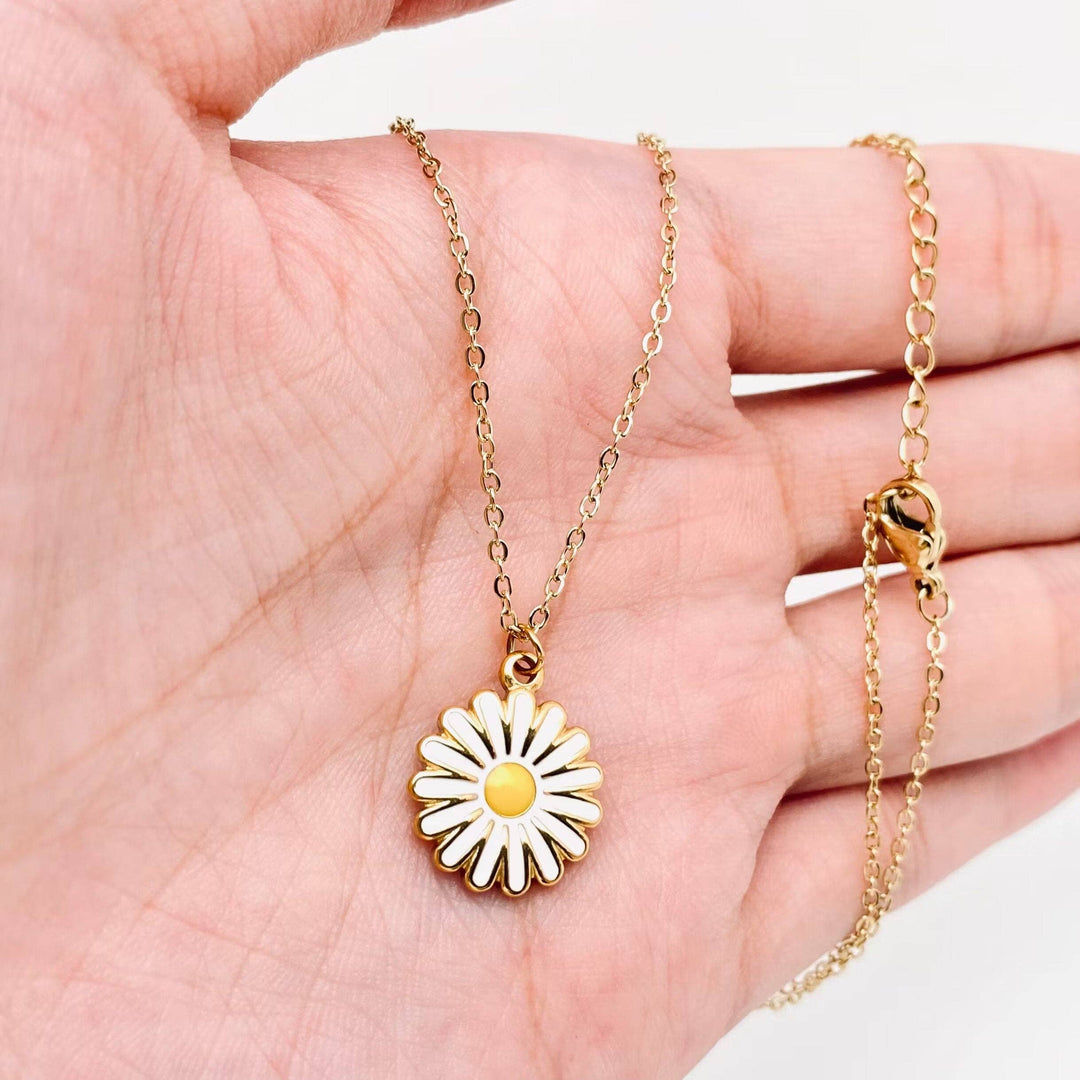 Mio Queena - White Enamel Daisy Stainless Steel Charm Pendant Necklace