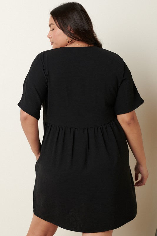 Plus Size Airflow Woven Fabric V-Neck Dress in Black