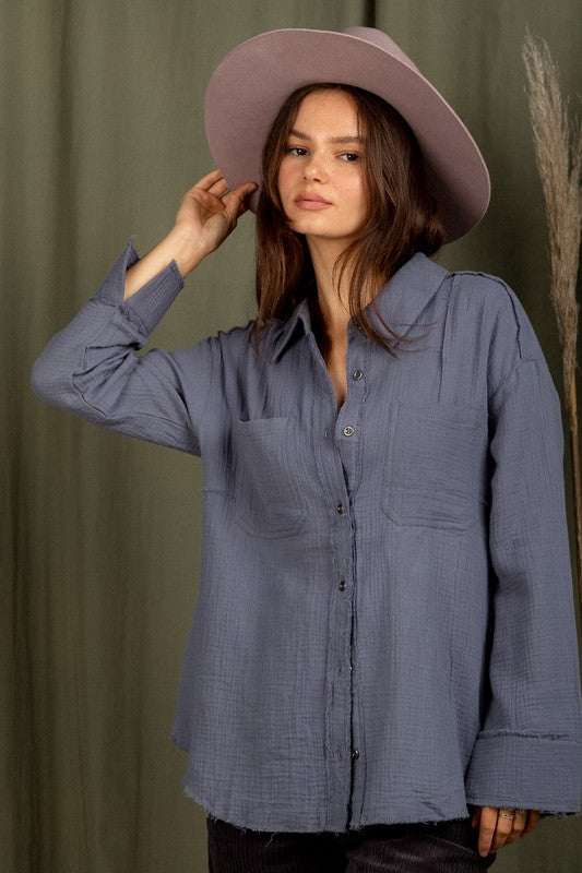 Women Frayed hem detail solid woven shirt top in light navy