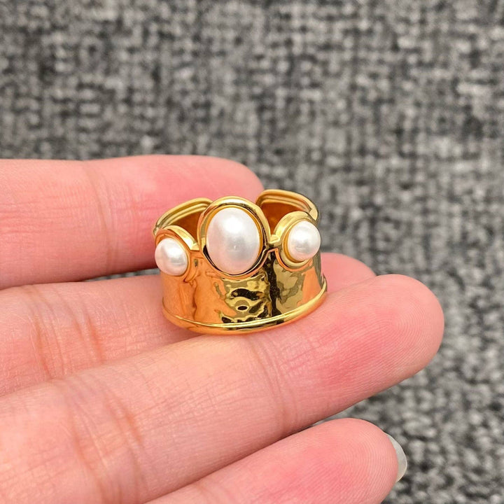 Mio Queena - Crown Inlay with Pearl 18K Gold Plated S.Steel Ring - FGS