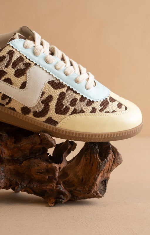 Oasis Society- The Kyla - Classic Low Top Sneakers