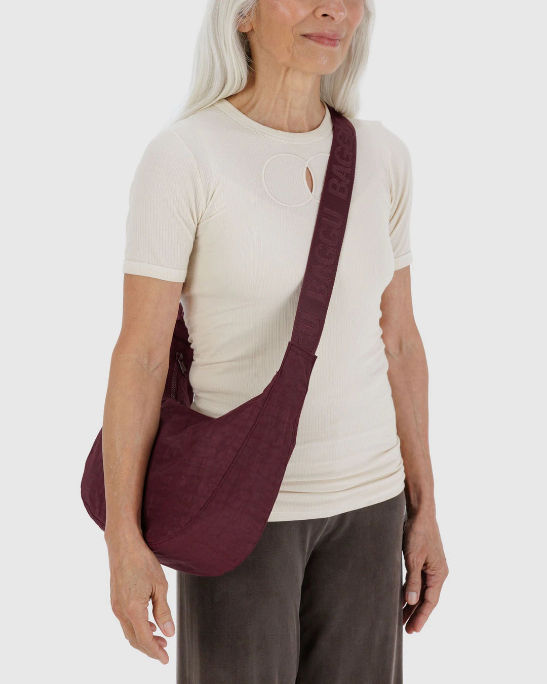 Baggu- Medium Crescent Bag in Mahogany