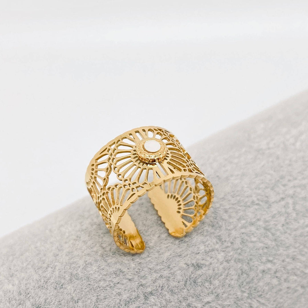 Mio Queena - Shell Hollow Flower Design 14K Gold Plated Ring