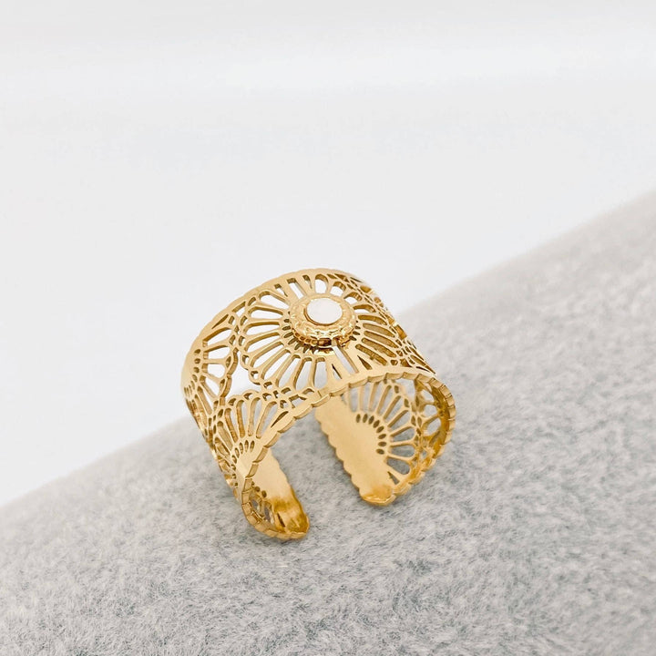 Mio Queena - Shell Hollow Flower Design 14K Gold Plated Ring