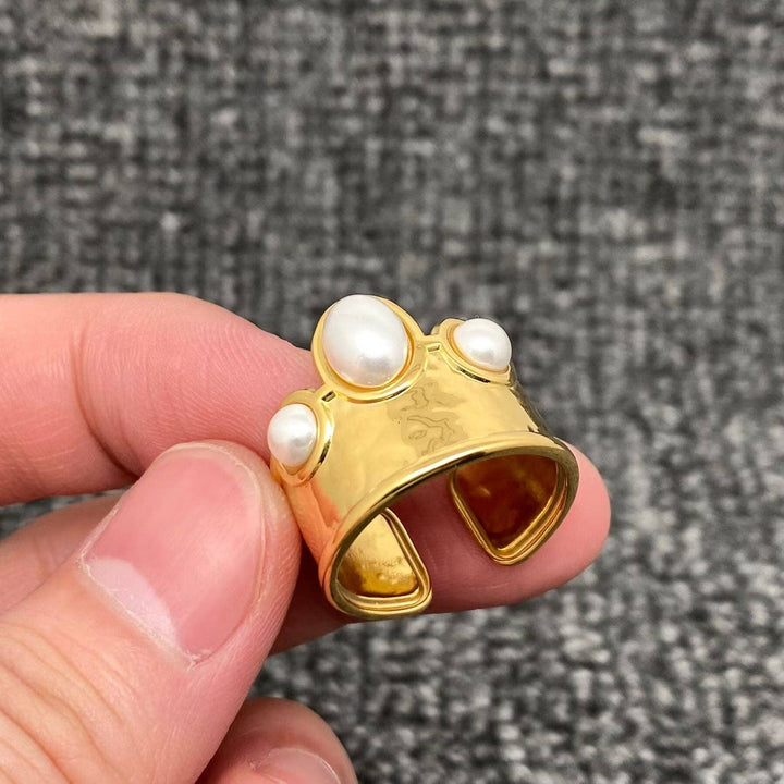 Mio Queena - Crown Inlay with Pearl 18K Gold Plated S.Steel Ring - FGS