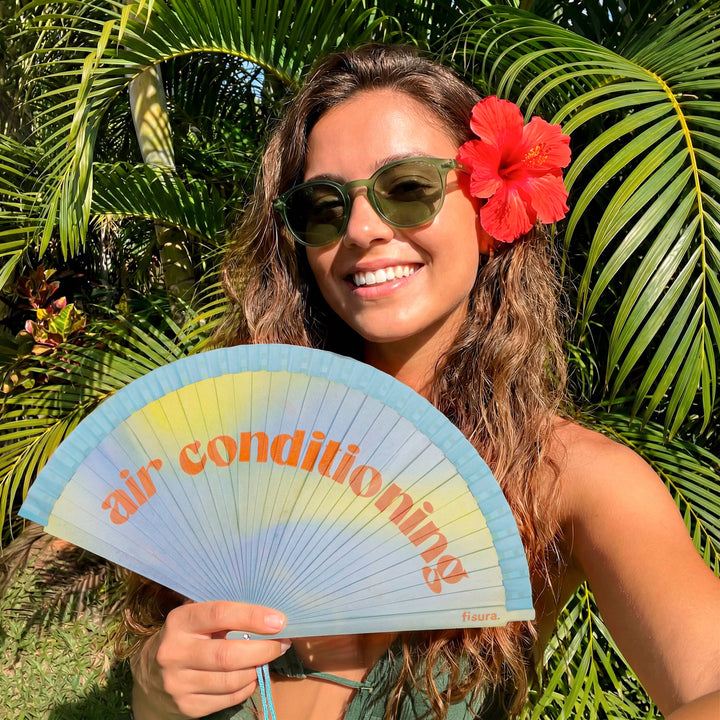 Fisura - Painted hand fan "air conditioning"