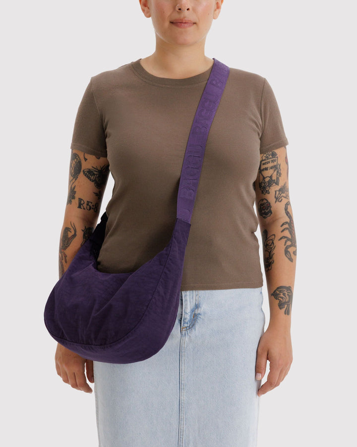 Baggu- Medium Crescent Bag in Fig