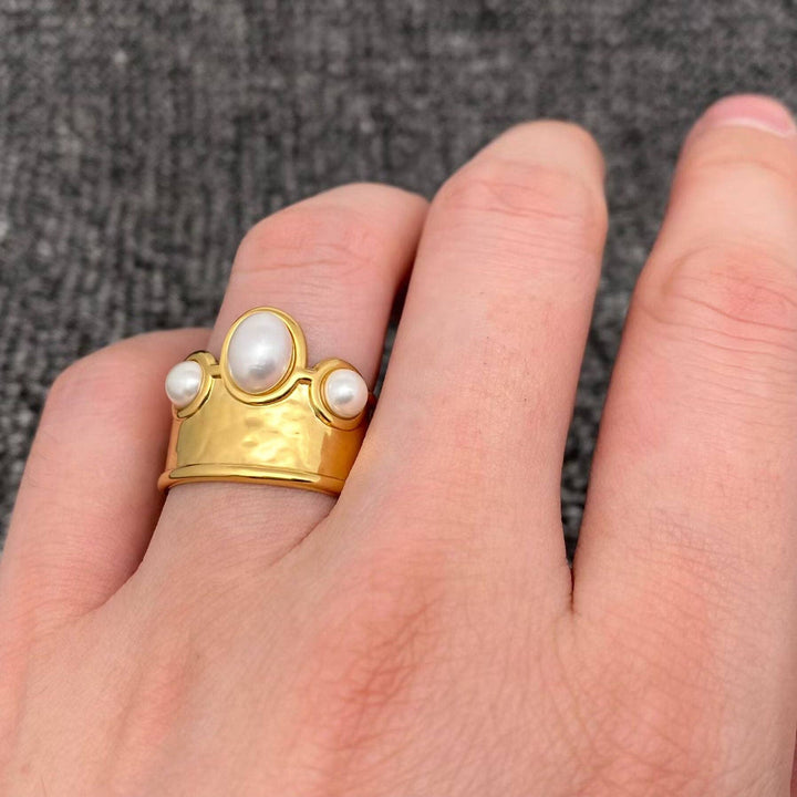 Mio Queena - Crown Inlay with Pearl 18K Gold Plated S.Steel Ring - FGS