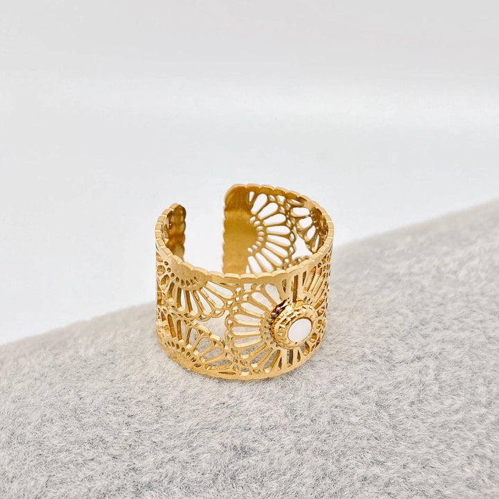 Mio Queena - Shell Hollow Flower Design 14K Gold Plated Ring