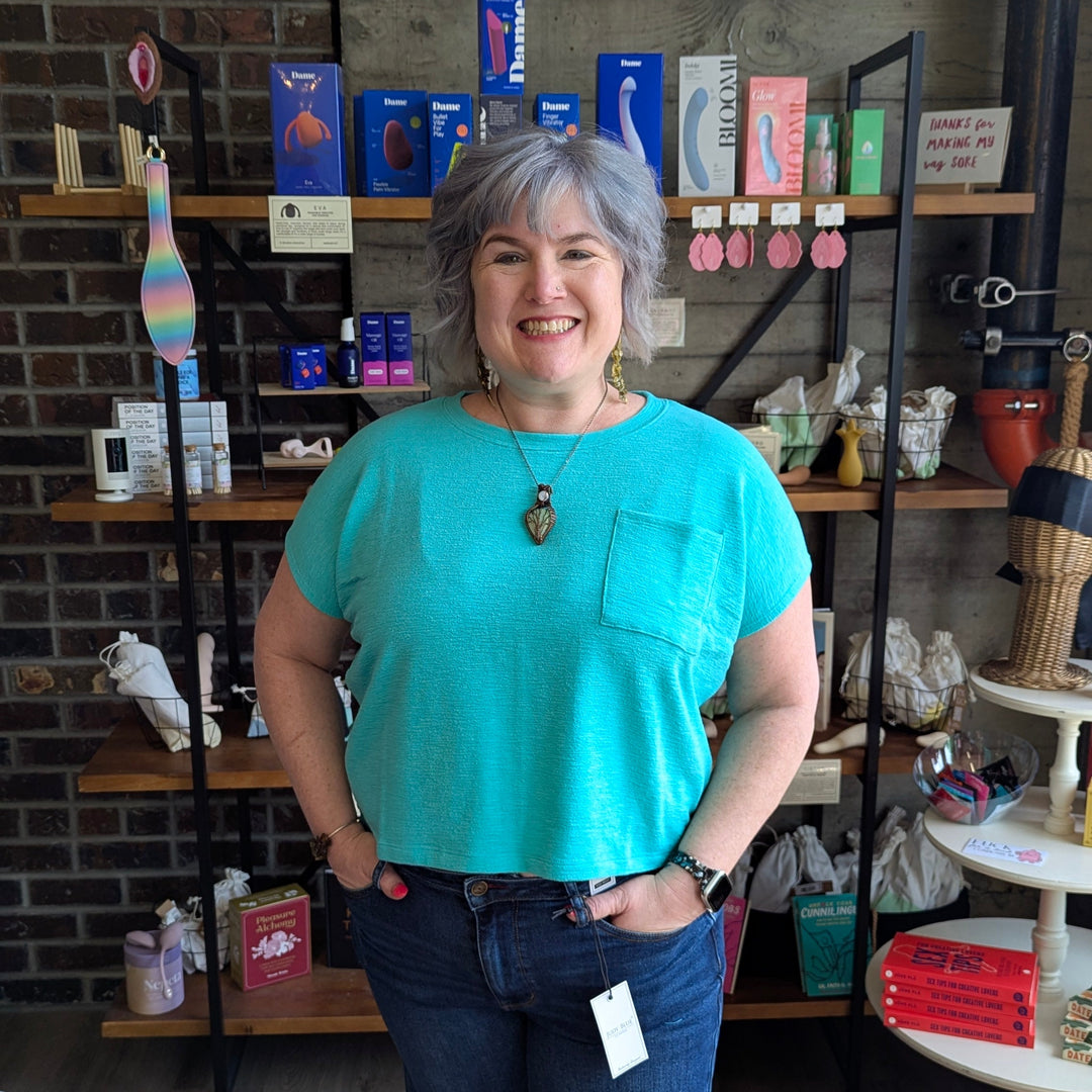cropped wide tshirt on large size woman
