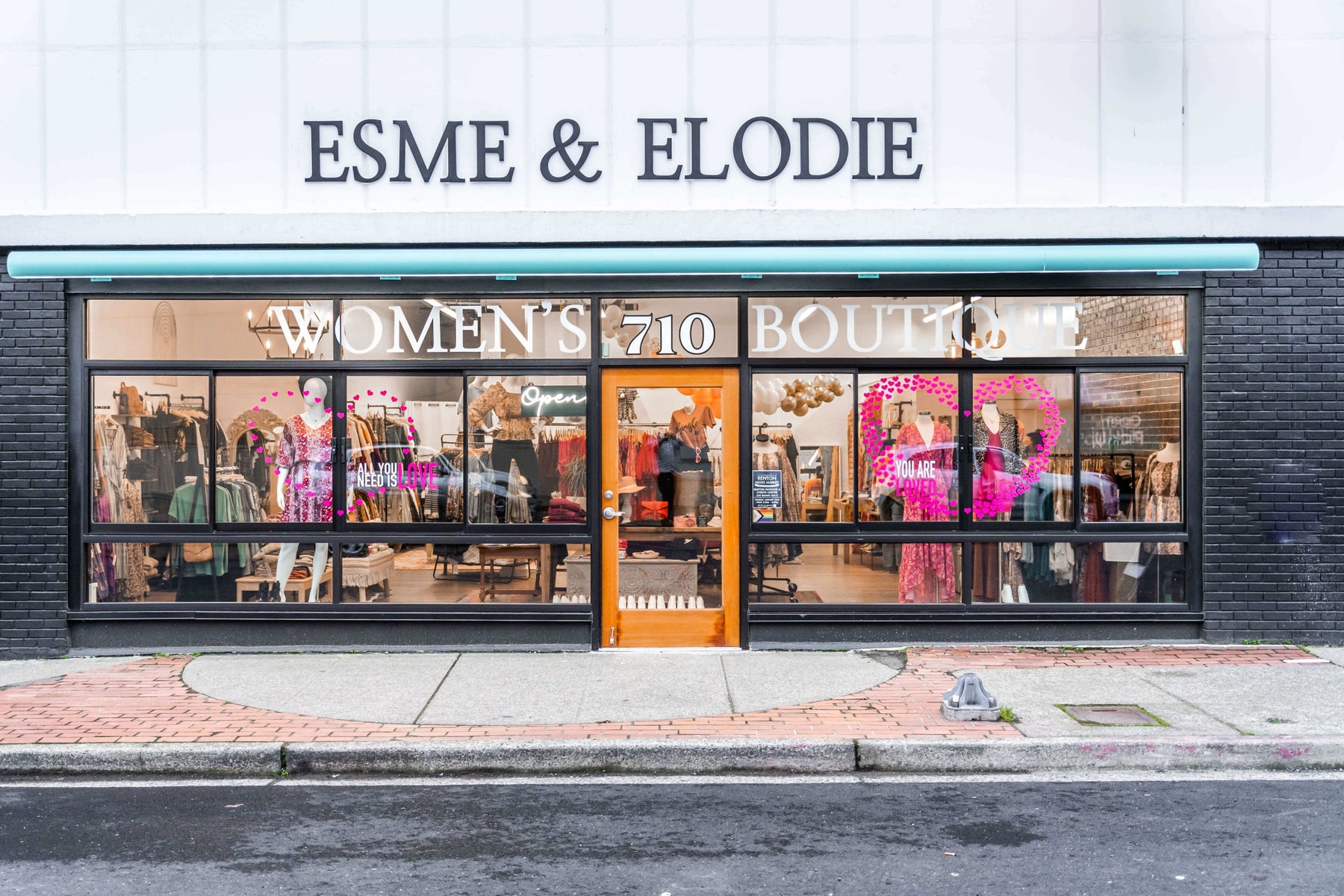 store front brick and mortar boutique esme and elodie womens located in renton washington near seattle