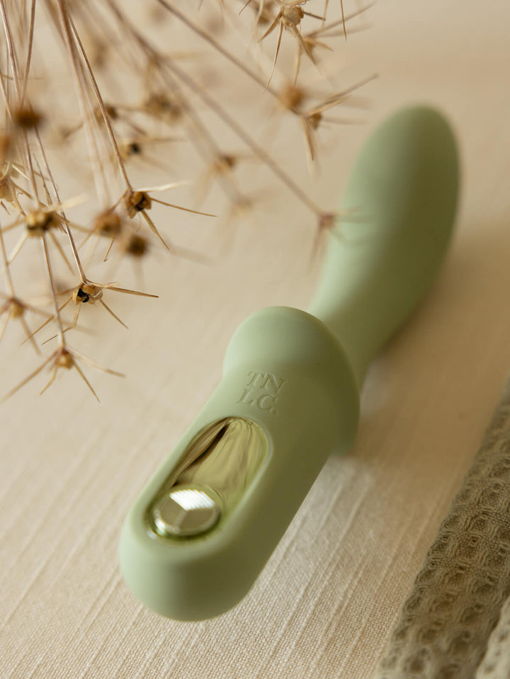 The Natural Love Company - Damson - Compact G-Spot Vibrator Dildo