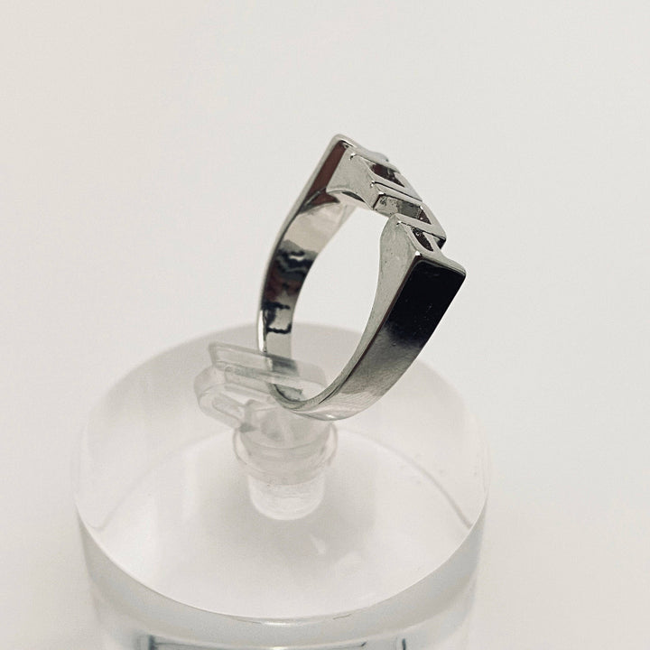 Mio Queena - Statement Fuck Ring