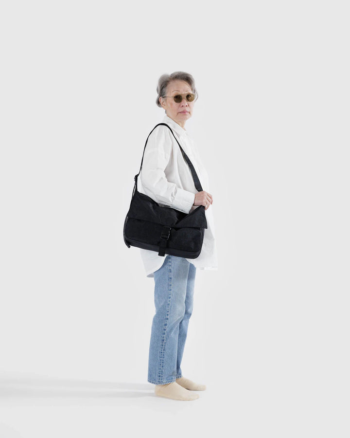 Baggu- Nylon Messenger Cross Body in Black