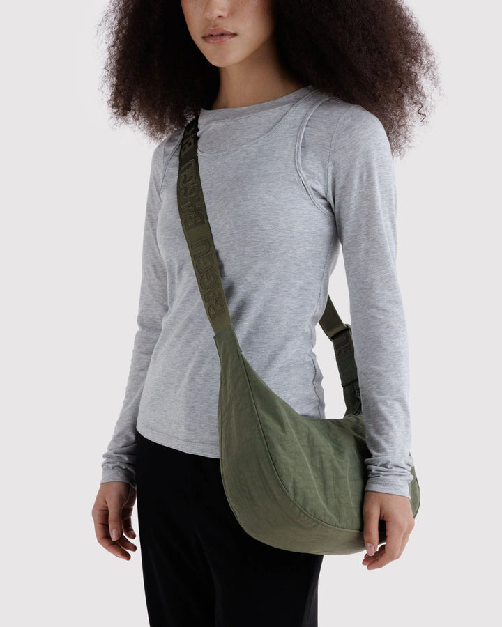 Baggu- Nylon Medium Crescent Bag in caper (Oilve)