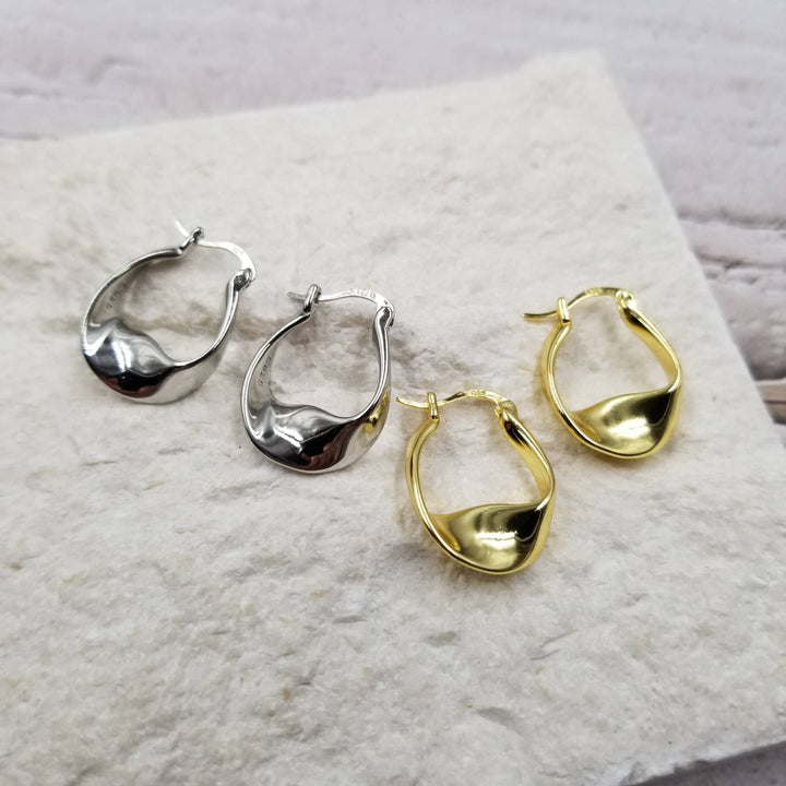 Treasure Wholesale - Confound Geometric Earrings: Gold