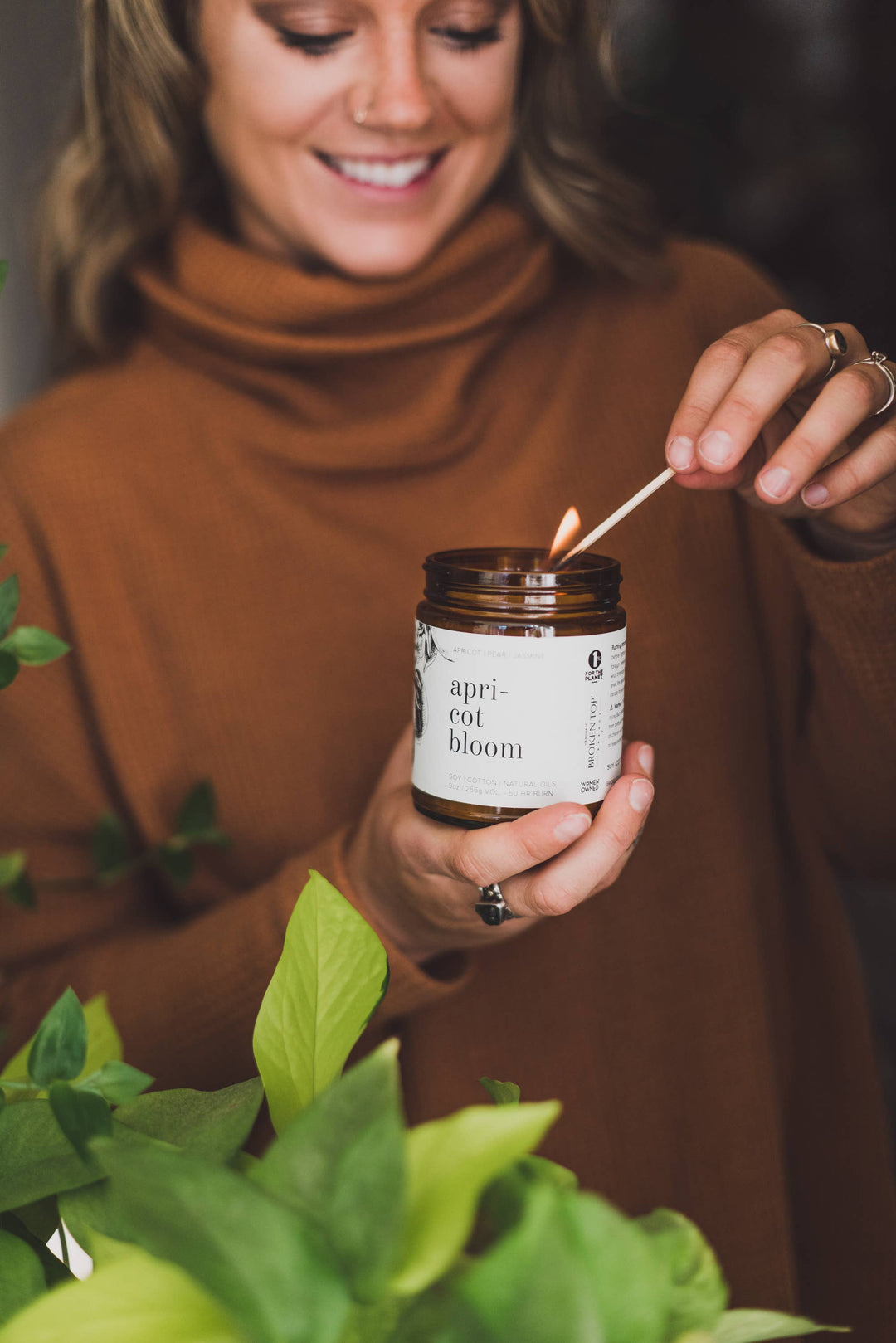 Broken Top Brands - Apricot Bloom - 9 oz Soy Candle - Esme and Elodie