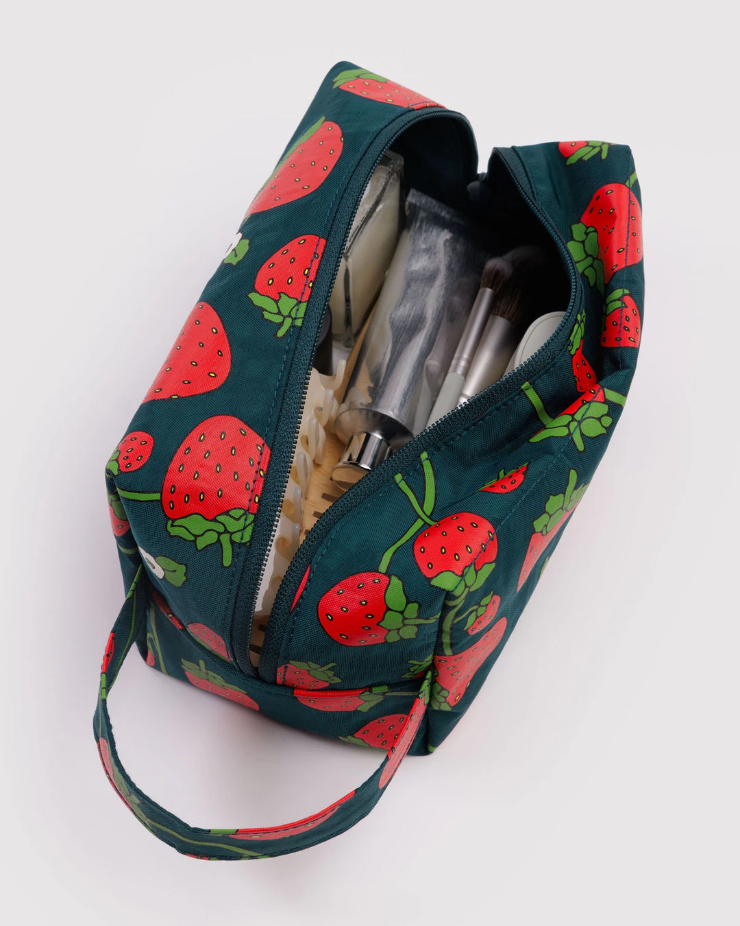 BAGGU- Dopp Kit Nylon Toiletry Bag in Strawberry