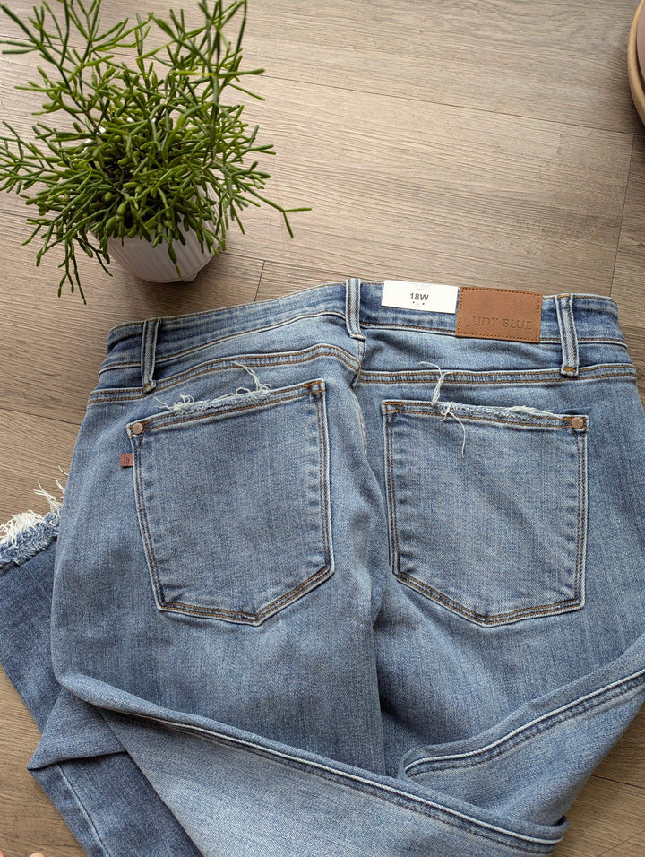 judy blue back side pocket view flat lay