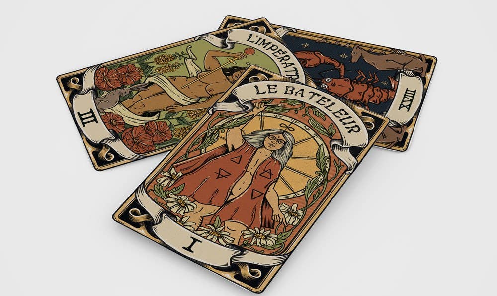 Microcosm Publishing & Distribution - Sacred Sisterhood Tarot: Deck and Guidebook for Fierce Women - Esme and Elodie