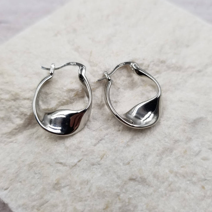 Treasure Wholesale - Confound Geometric Earrings: Silver
