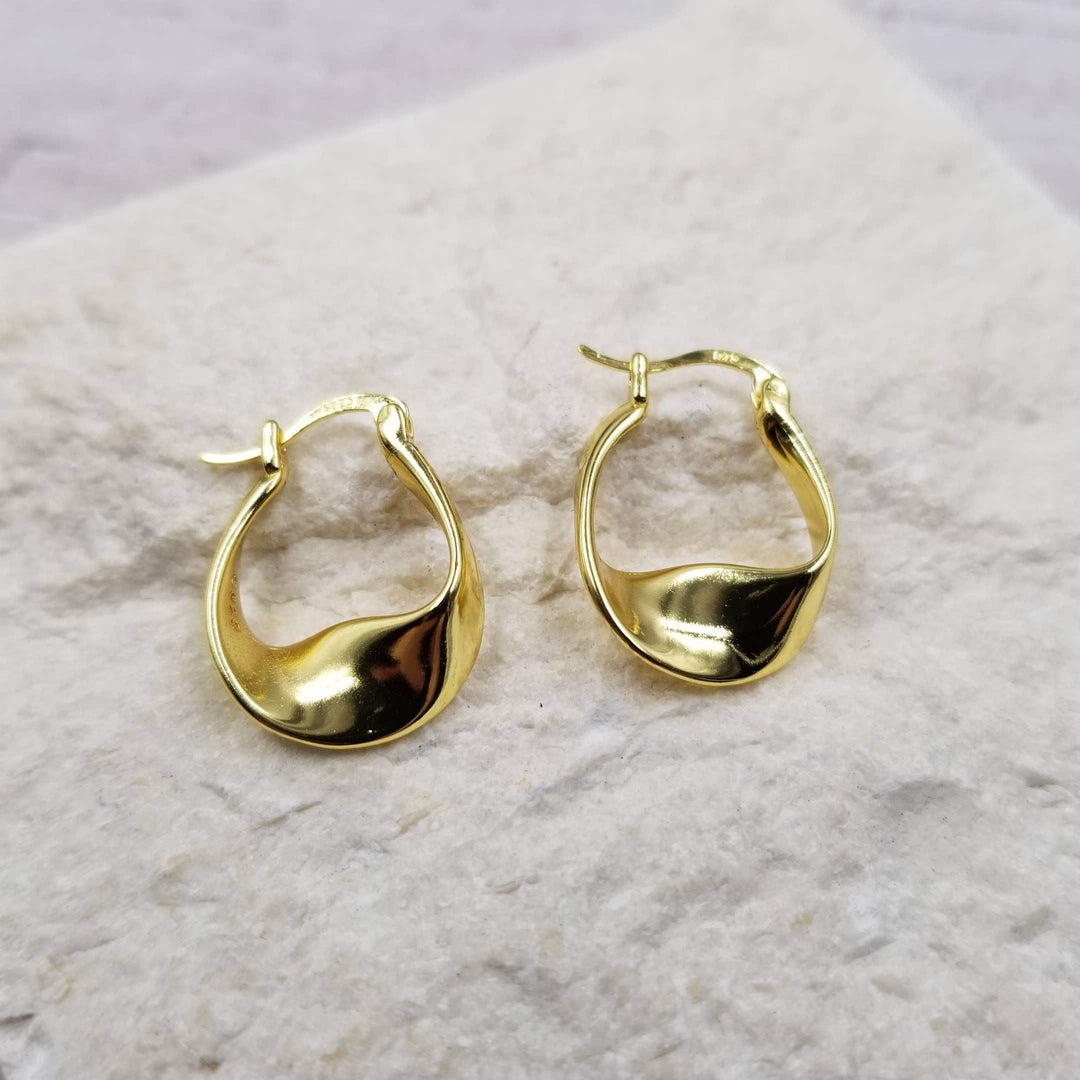 Treasure Wholesale - Confound Geometric Earrings: Gold