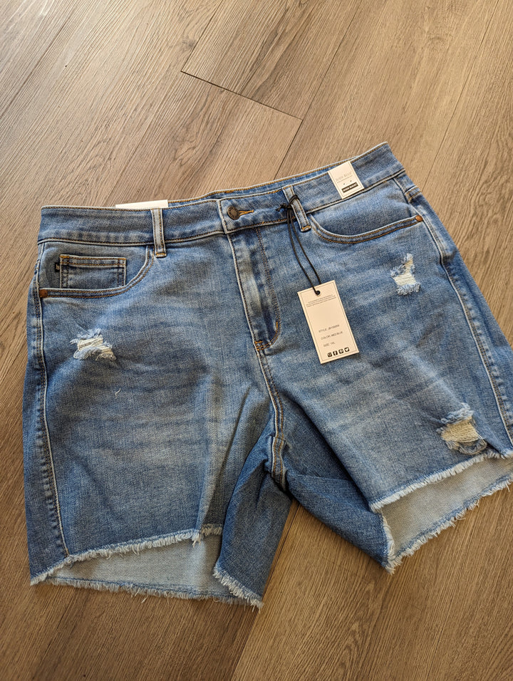 Judy Blue Medium Blue Plus size shorts with frayed hem jb150059