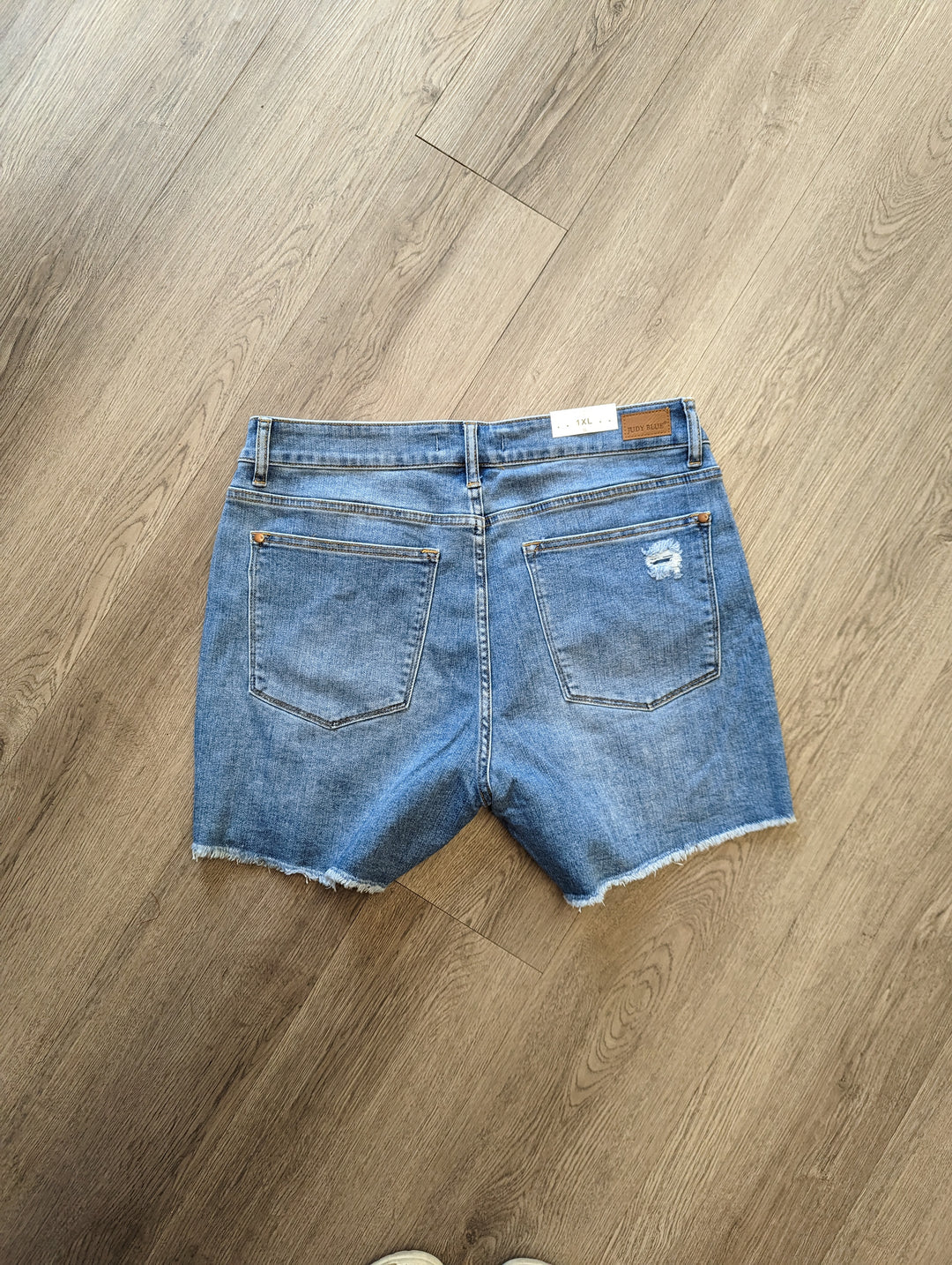 Judy Blue Medium Blue Plus size shorts with frayed hem jb150059