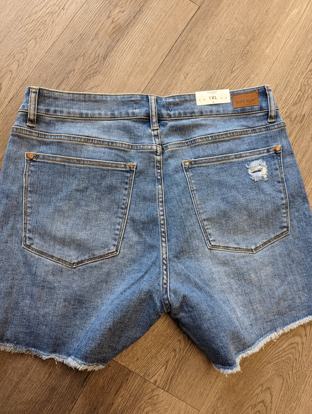 Judy Blue Medium Blue Plus size shorts with frayed hem jb150059